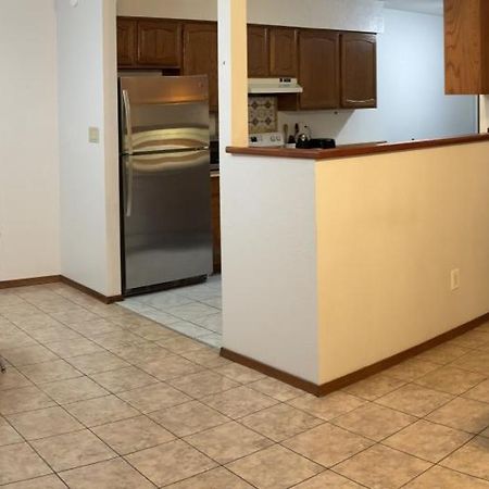 Townhouse, Two Car Garage, Fireplace Back Yard ラスクルーセス エクステリア 写真