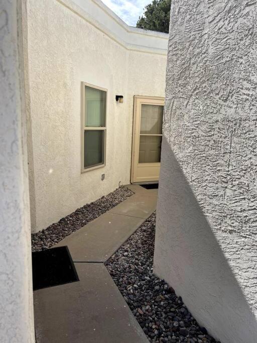 Townhouse, Two Car Garage, Fireplace Back Yard ラスクルーセス エクステリア 写真