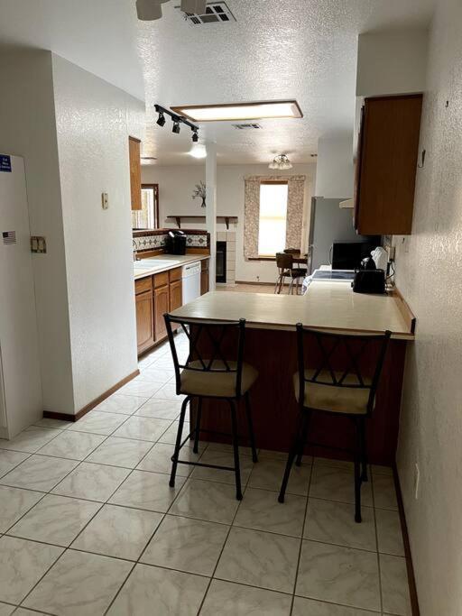 Townhouse, Two Car Garage, Fireplace Back Yard ラスクルーセス エクステリア 写真