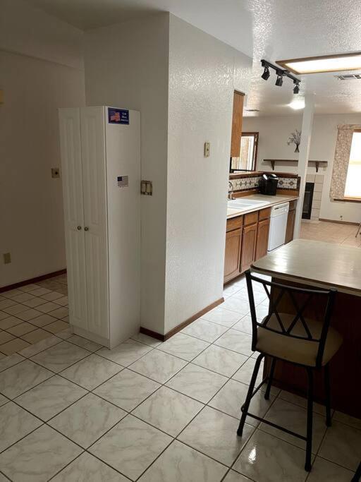 Townhouse, Two Car Garage, Fireplace Back Yard ラスクルーセス エクステリア 写真