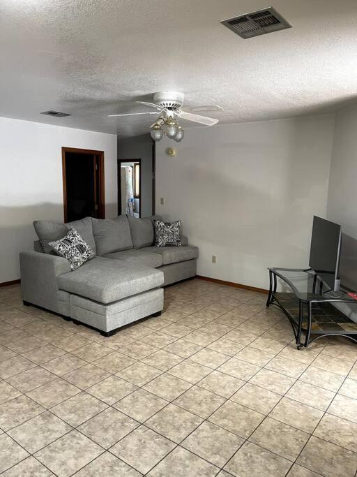 Townhouse, Two Car Garage, Fireplace Back Yard ラスクルーセス エクステリア 写真