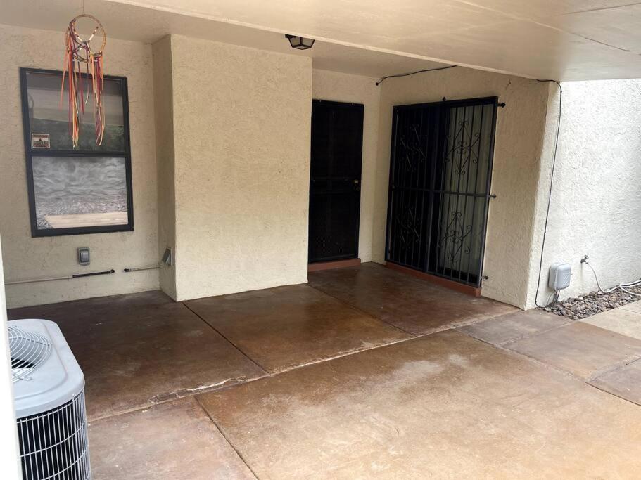 Townhouse, Two Car Garage, Fireplace Back Yard ラスクルーセス エクステリア 写真