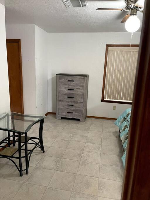 Townhouse, Two Car Garage, Fireplace Back Yard ラスクルーセス エクステリア 写真