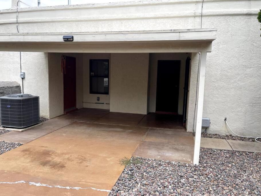 Townhouse, Two Car Garage, Fireplace Back Yard ラスクルーセス エクステリア 写真
