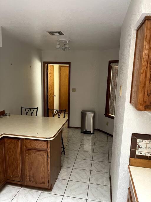Townhouse, Two Car Garage, Fireplace Back Yard ラスクルーセス エクステリア 写真