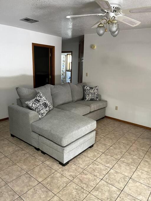 Townhouse, Two Car Garage, Fireplace Back Yard ラスクルーセス エクステリア 写真