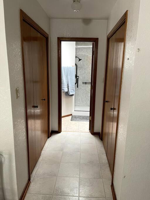 Townhouse, Two Car Garage, Fireplace Back Yard ラスクルーセス エクステリア 写真