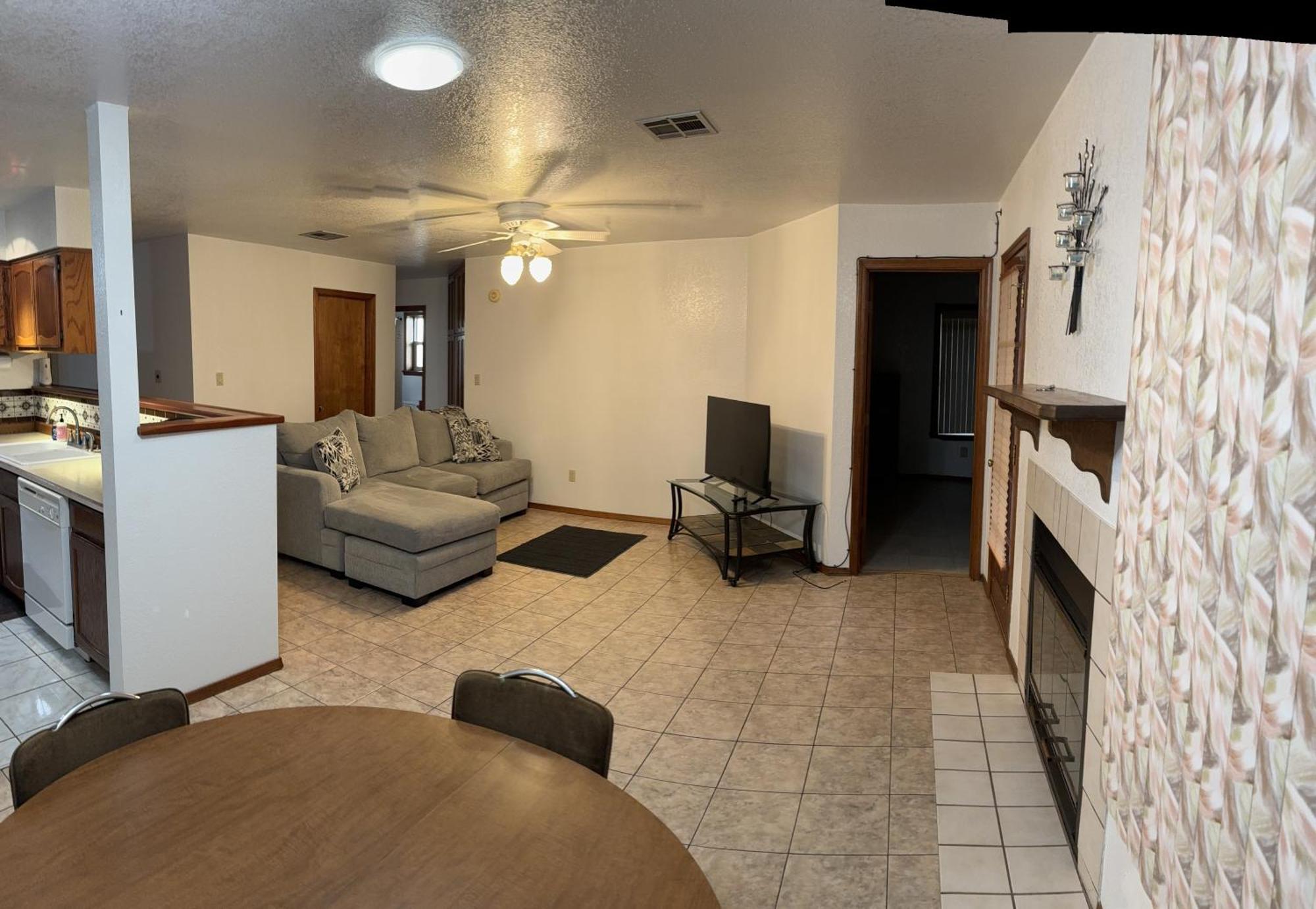 Townhouse, Two Car Garage, Fireplace Back Yard ラスクルーセス エクステリア 写真